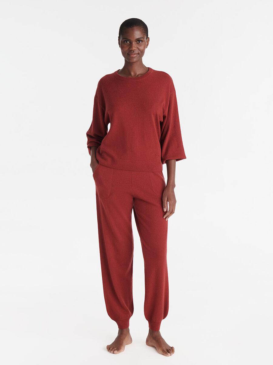 Famous Sweater standard view NaN