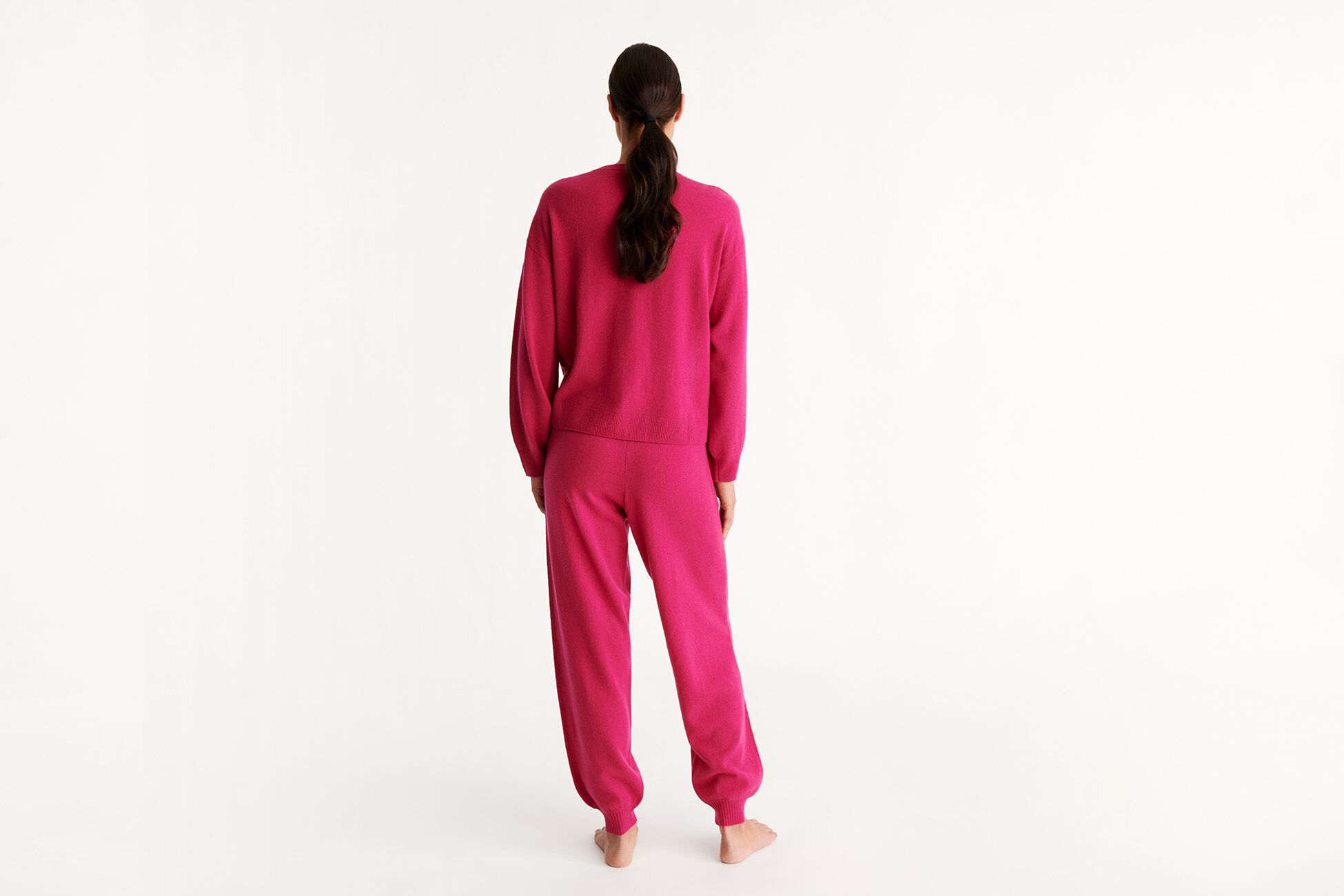 Famous Sweater standard view �