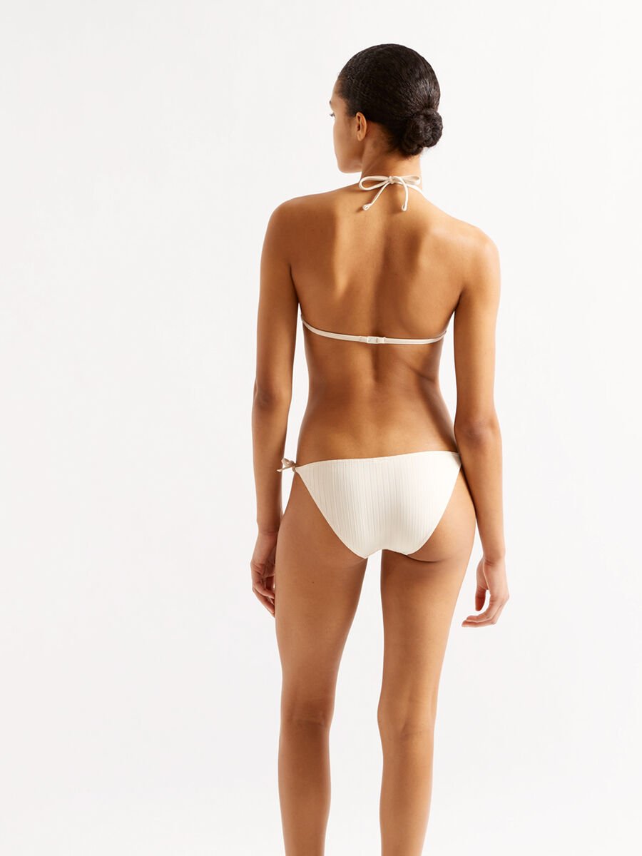 Curacao Small triangle standard view NaN