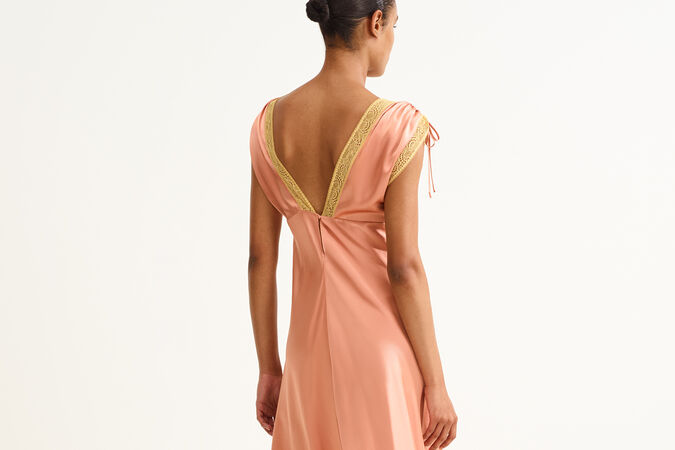 Sophistiqu&eacute;e Long dress standard view 2 out of 4