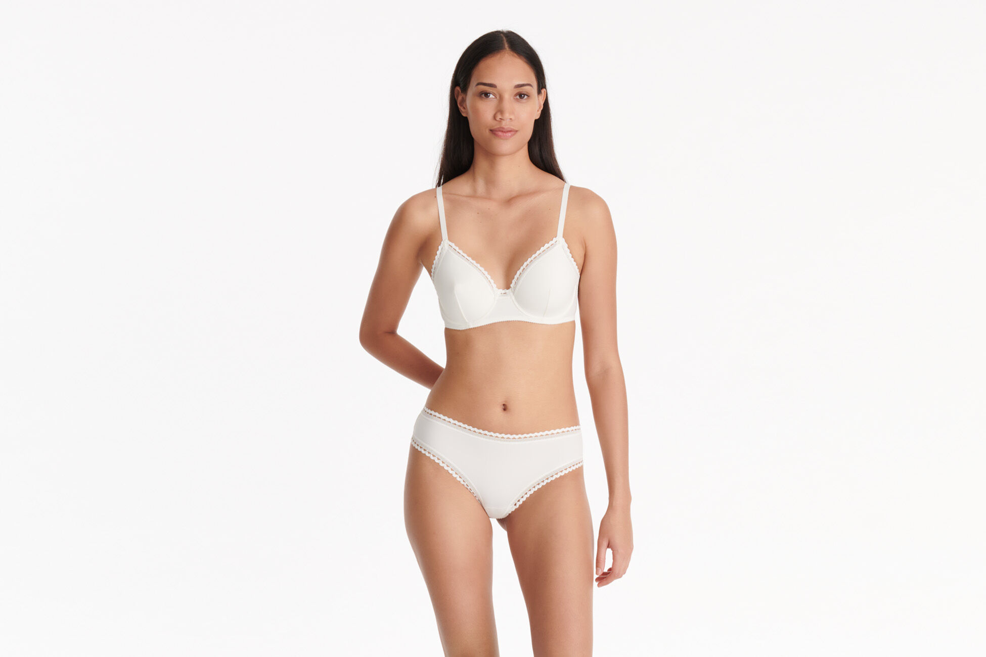 Flow Full-cup bra standard view NaN