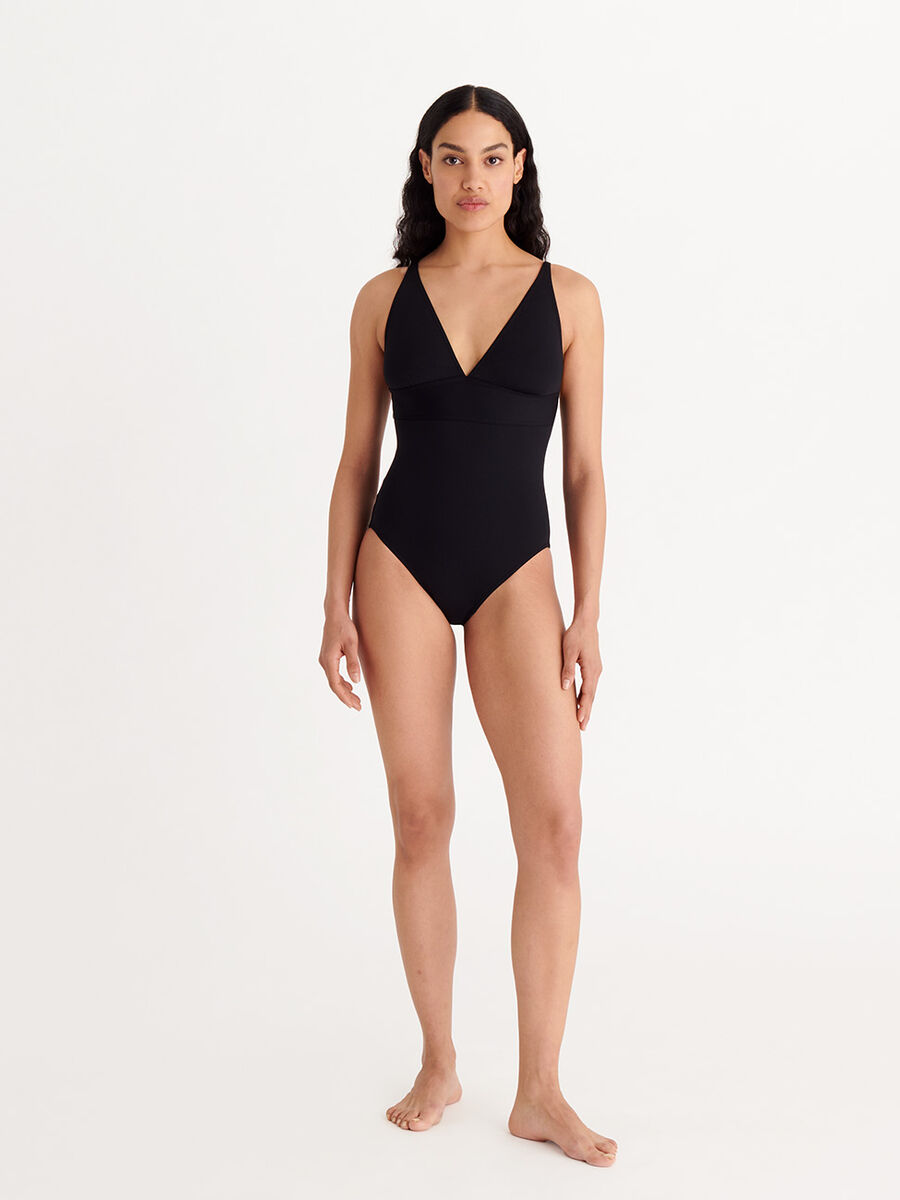 Larcin Triangle one-piece standard view �