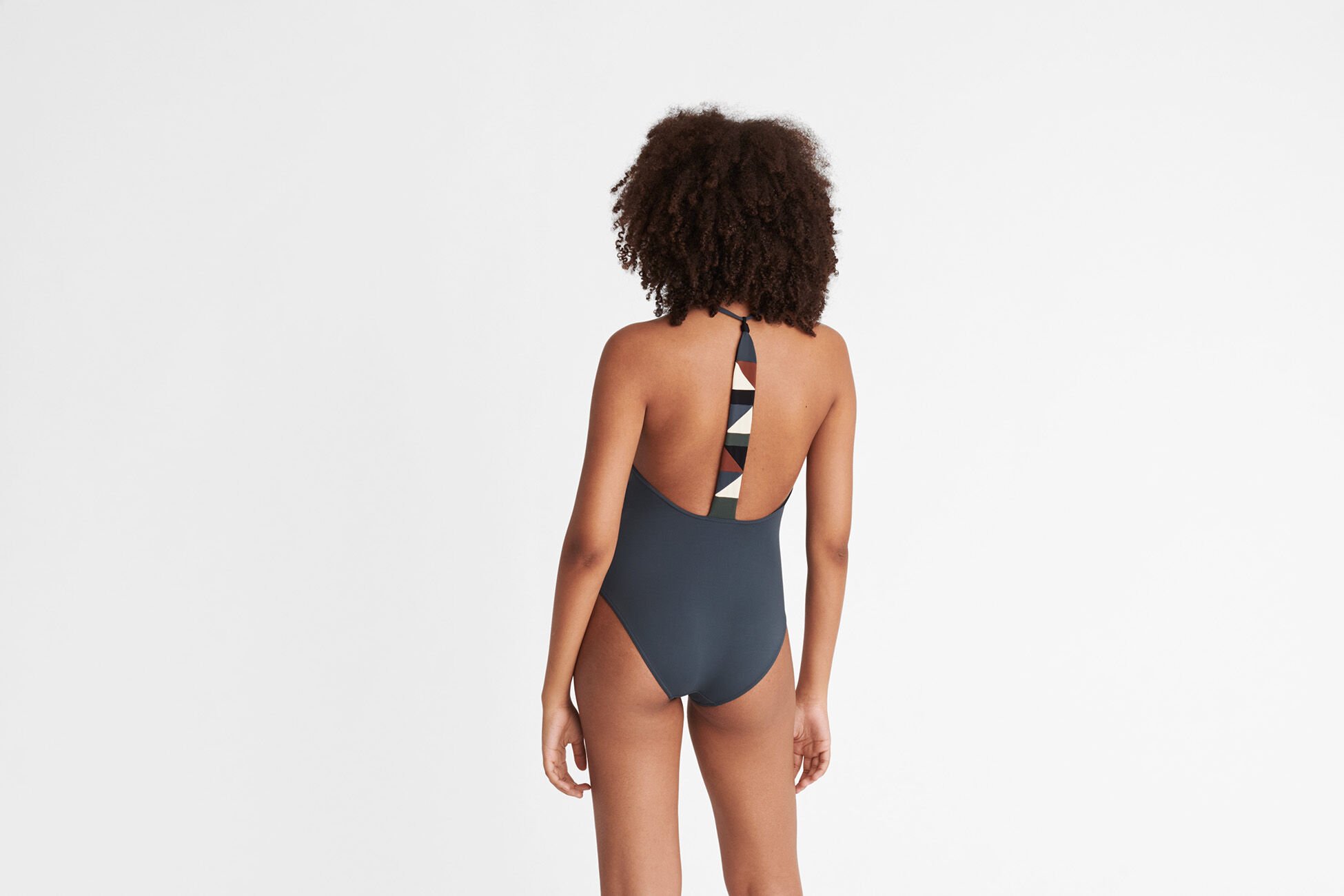 Virtuosa Sophisticated one-piece standard view �