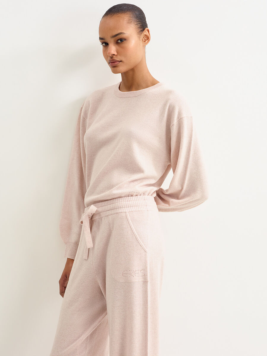 Famous Sweater standard view NaN