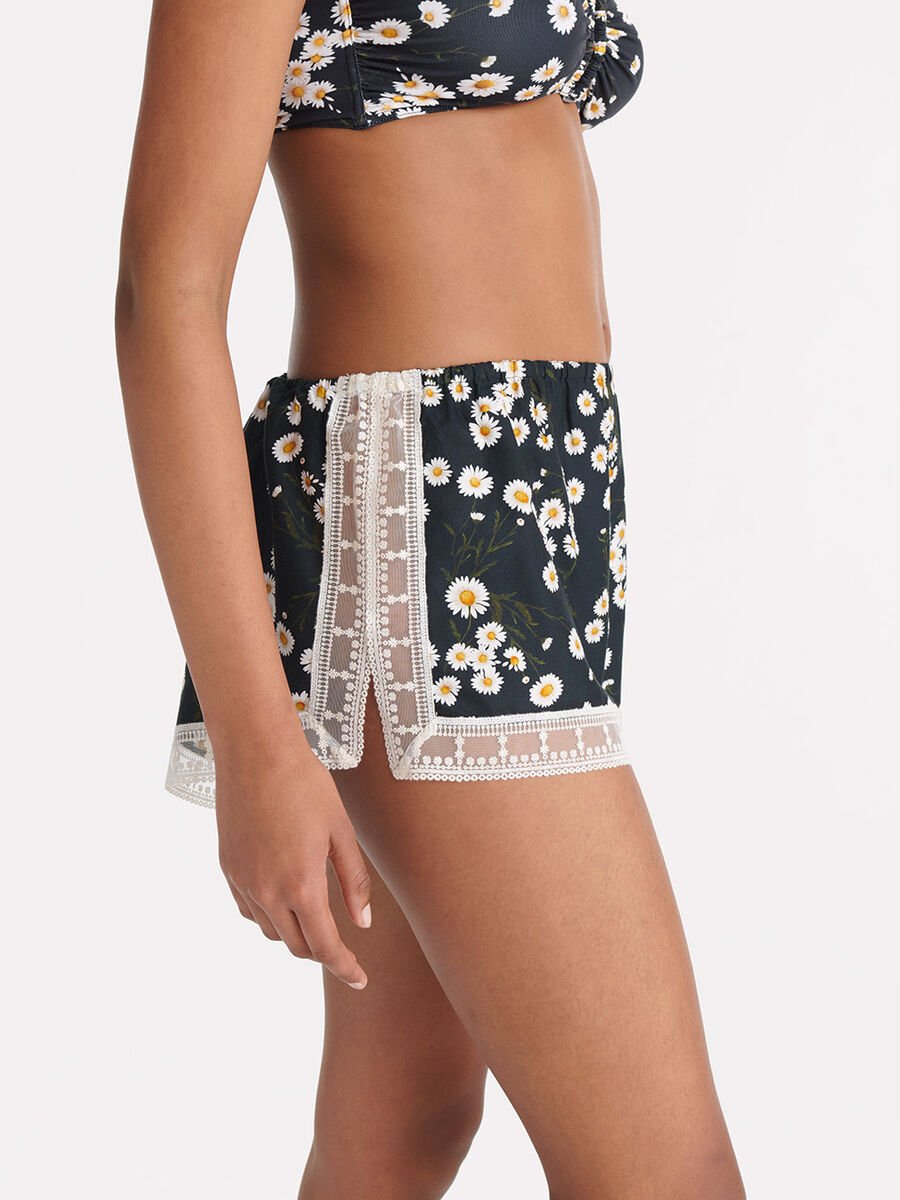 Moi Shorts standard view NaN