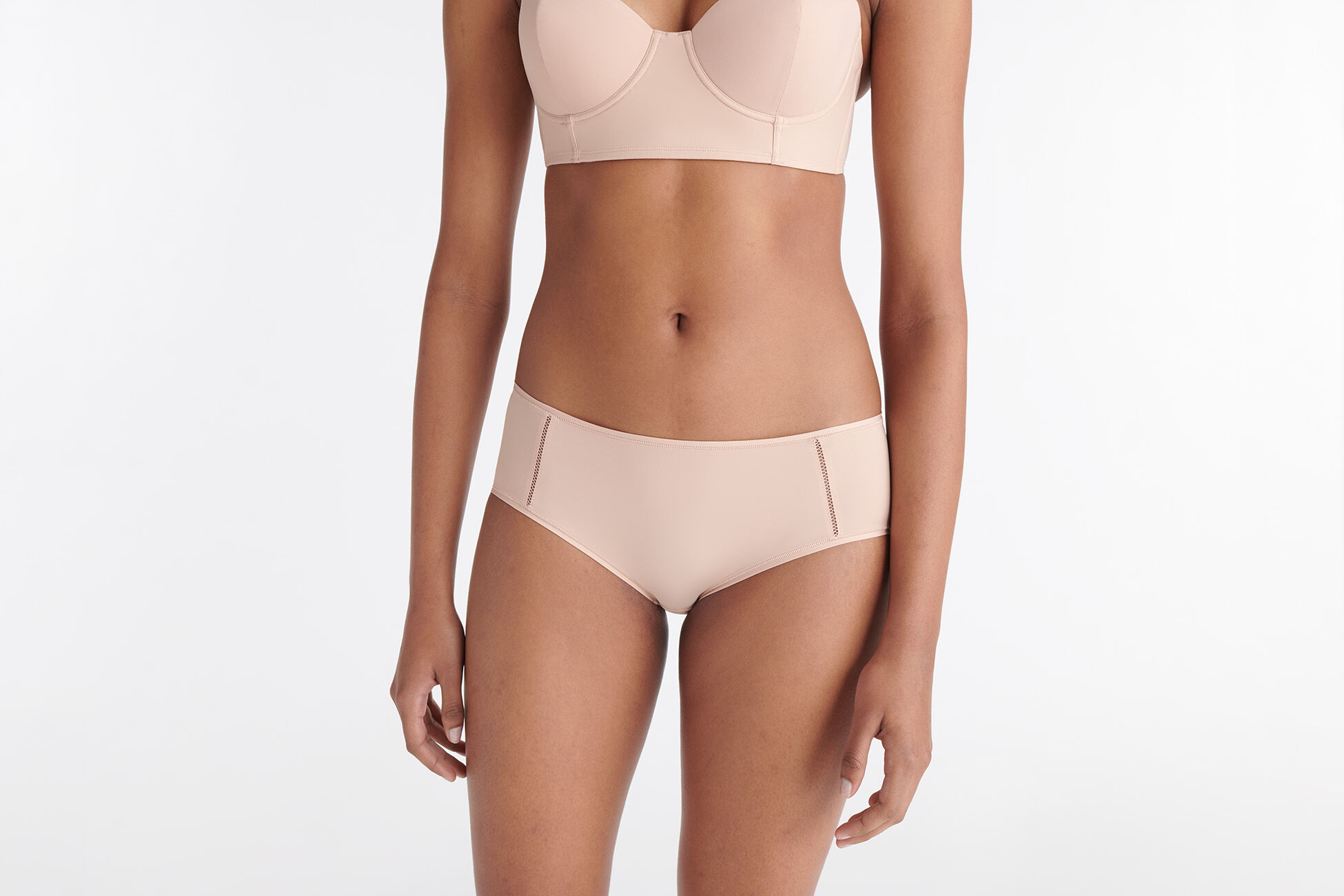 Monica soyeuse Shorty vue standard NaN