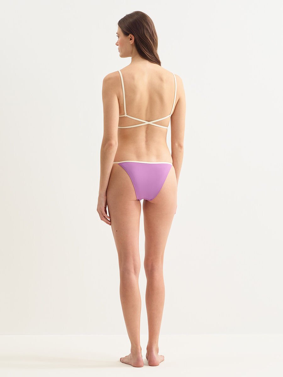 Karen Sujetador triangular con pinzas en el pecho Vista est&aacute;ndar NaN