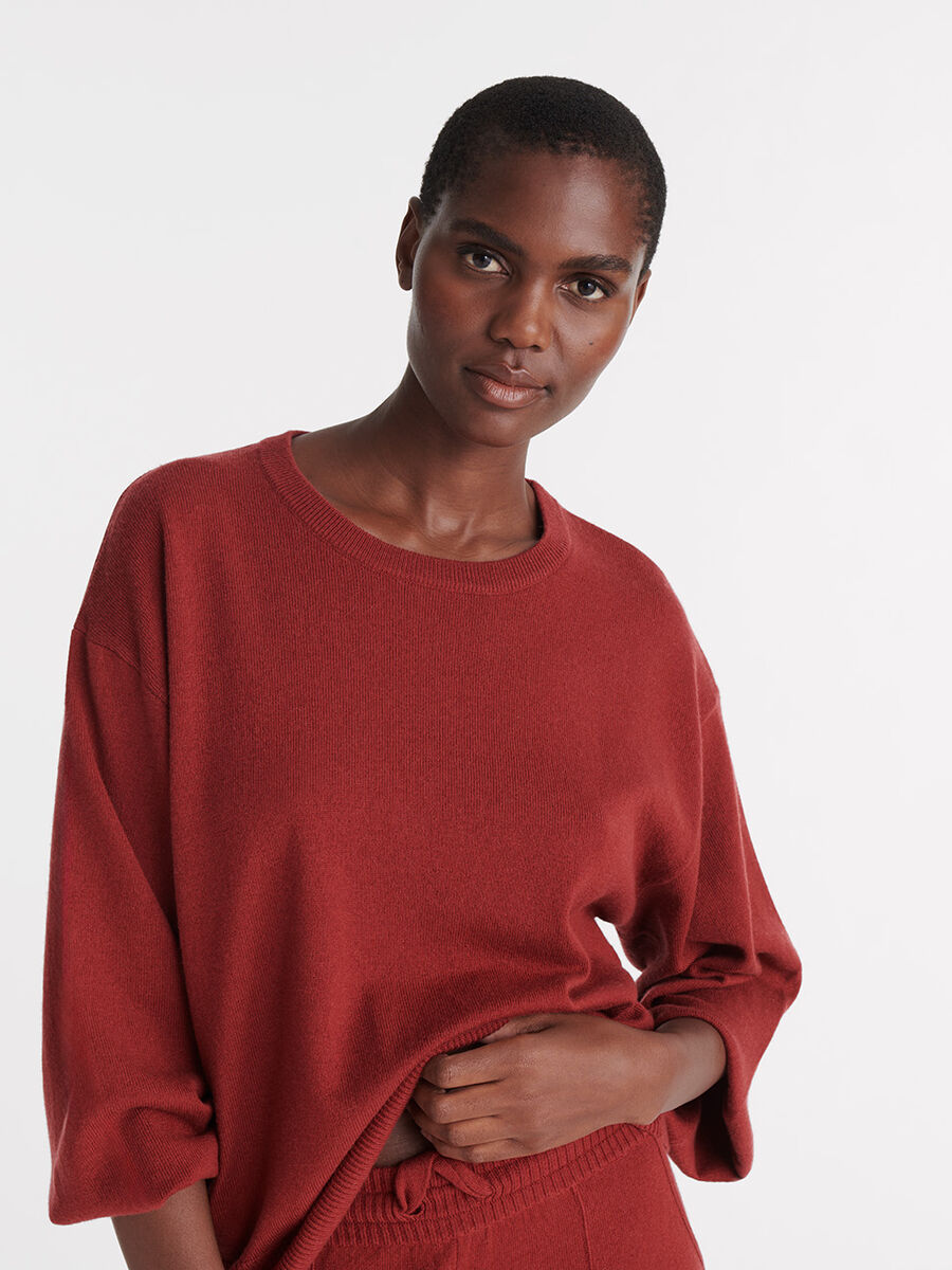 Famous Sweater standard view NaN