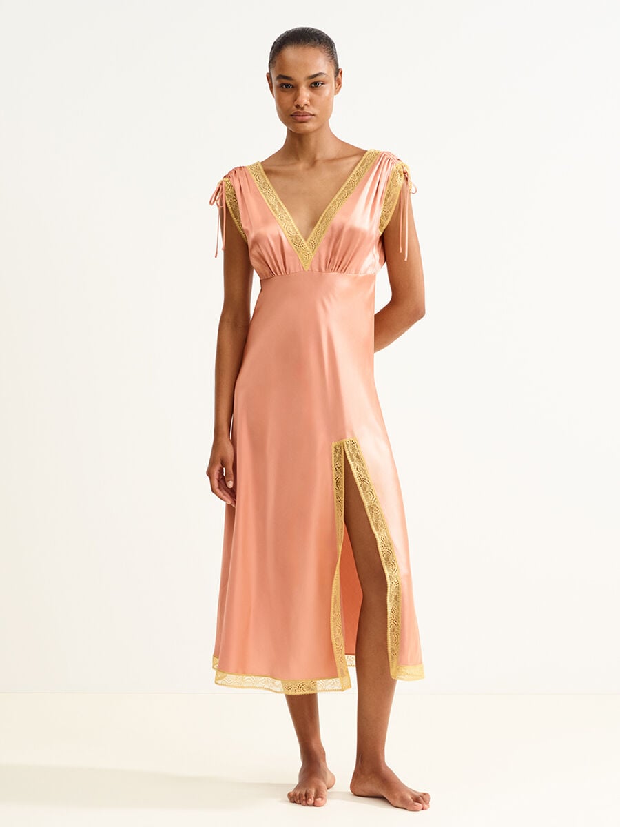 Sophistiqu&eacute;e Long dress standard view 1 out of 7