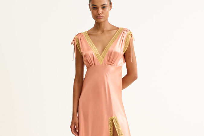 Sophistiqu&eacute;e Long dress standard view 1 out of 4