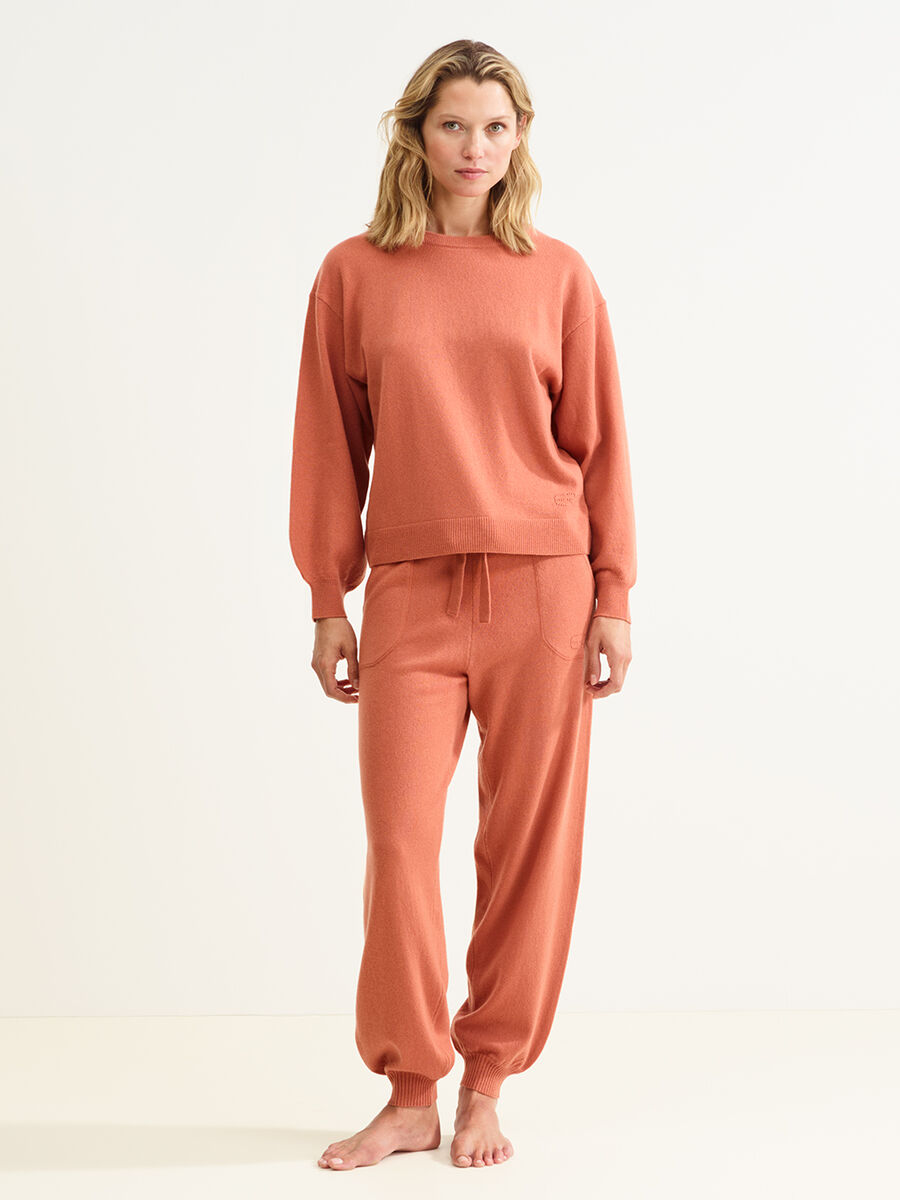 Famous Sweater standard view NaN