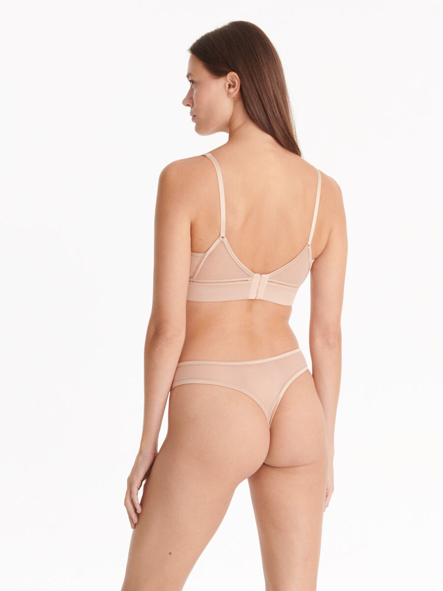 Splendide Tanga vue standard NaN