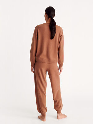 Famous Sweater standard view 3