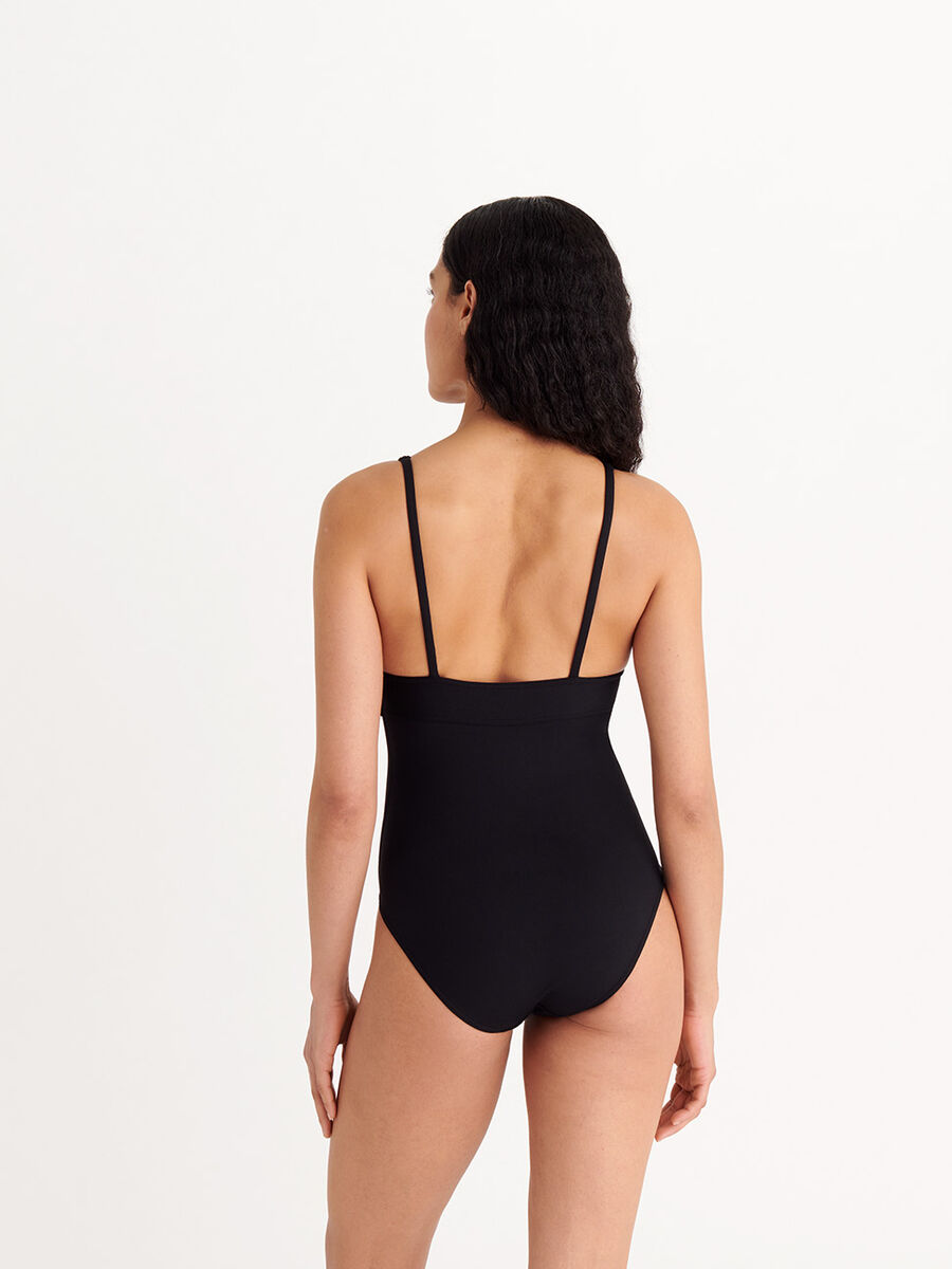 Larcin Triangle one-piece standard view �