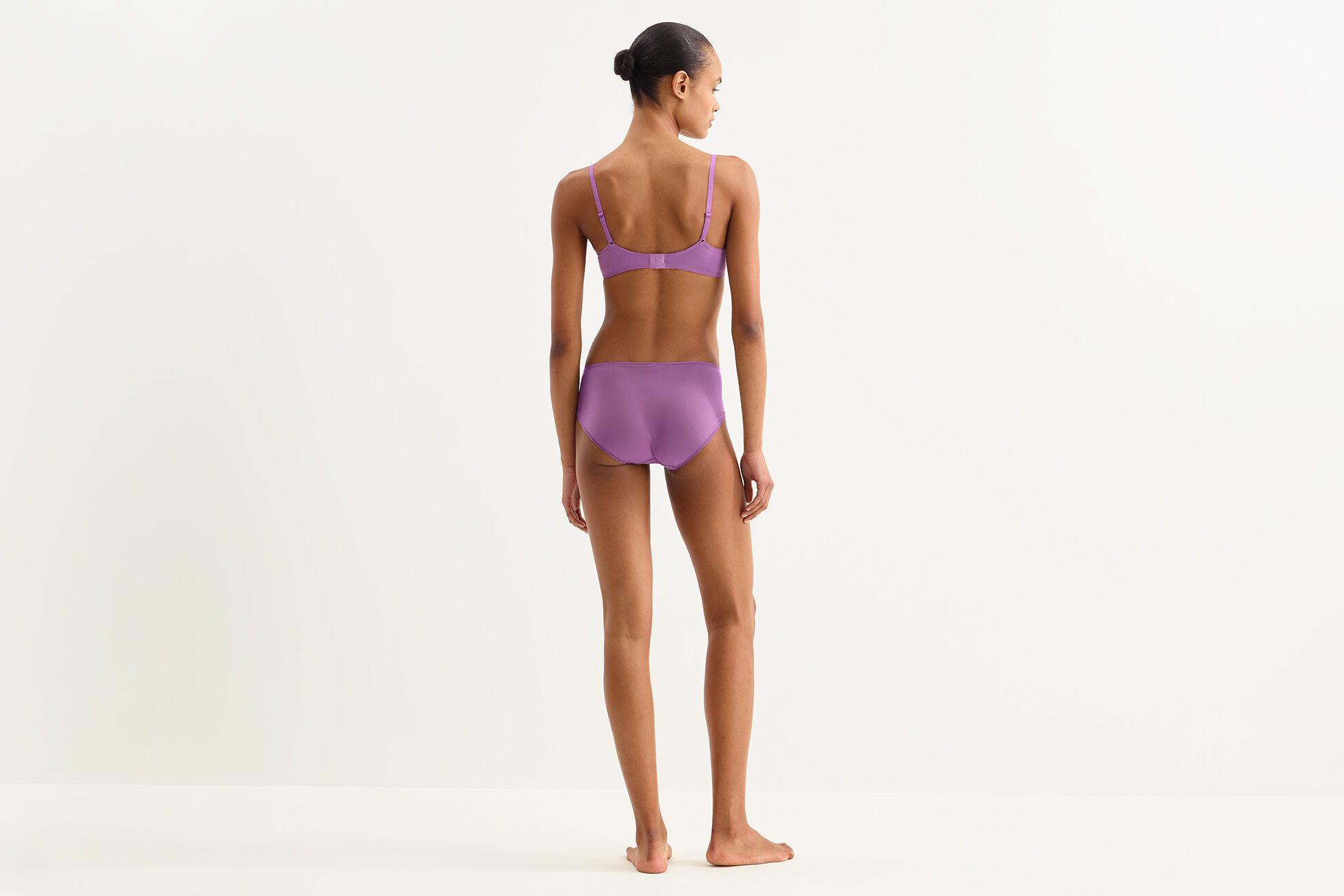 Monica soyeuse Shorty vue standard NaN