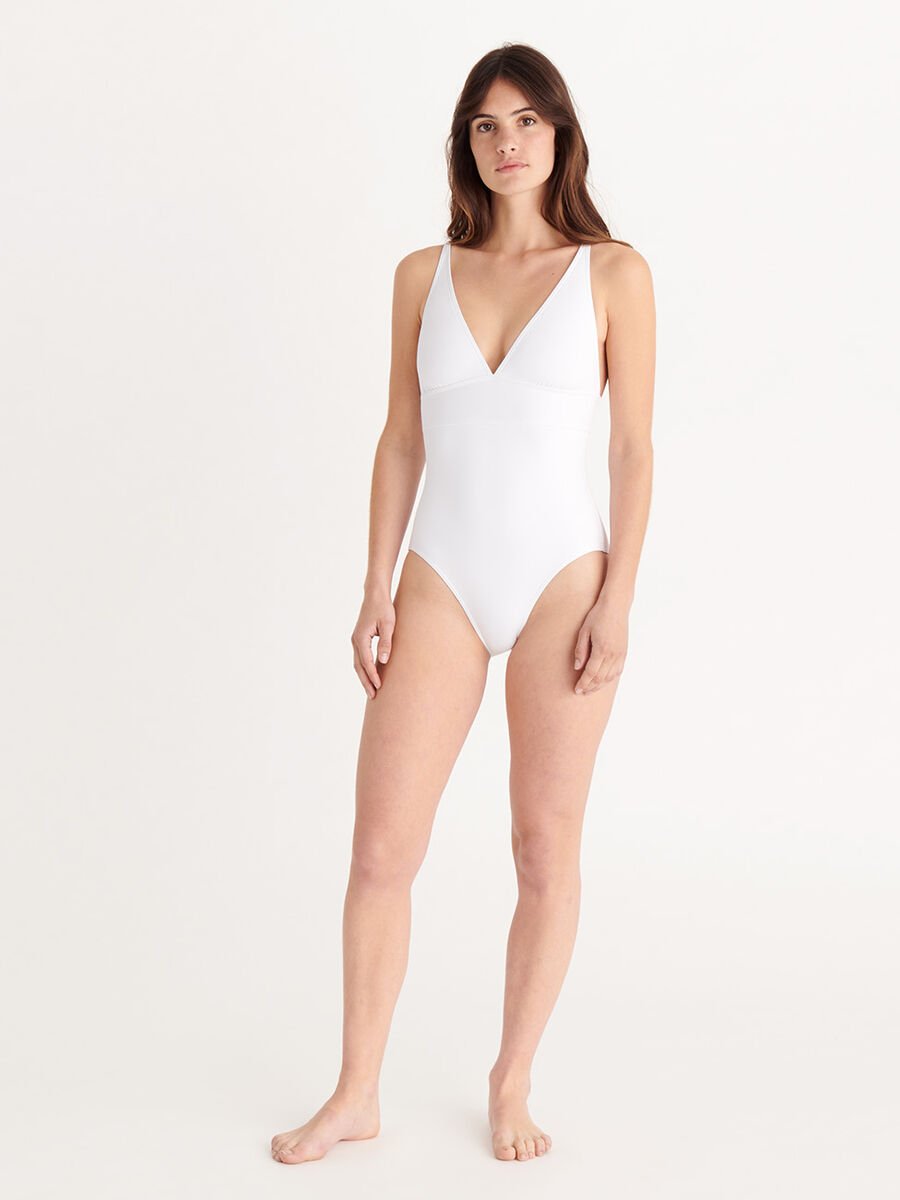 Larcin Triangle one-piece standard view �