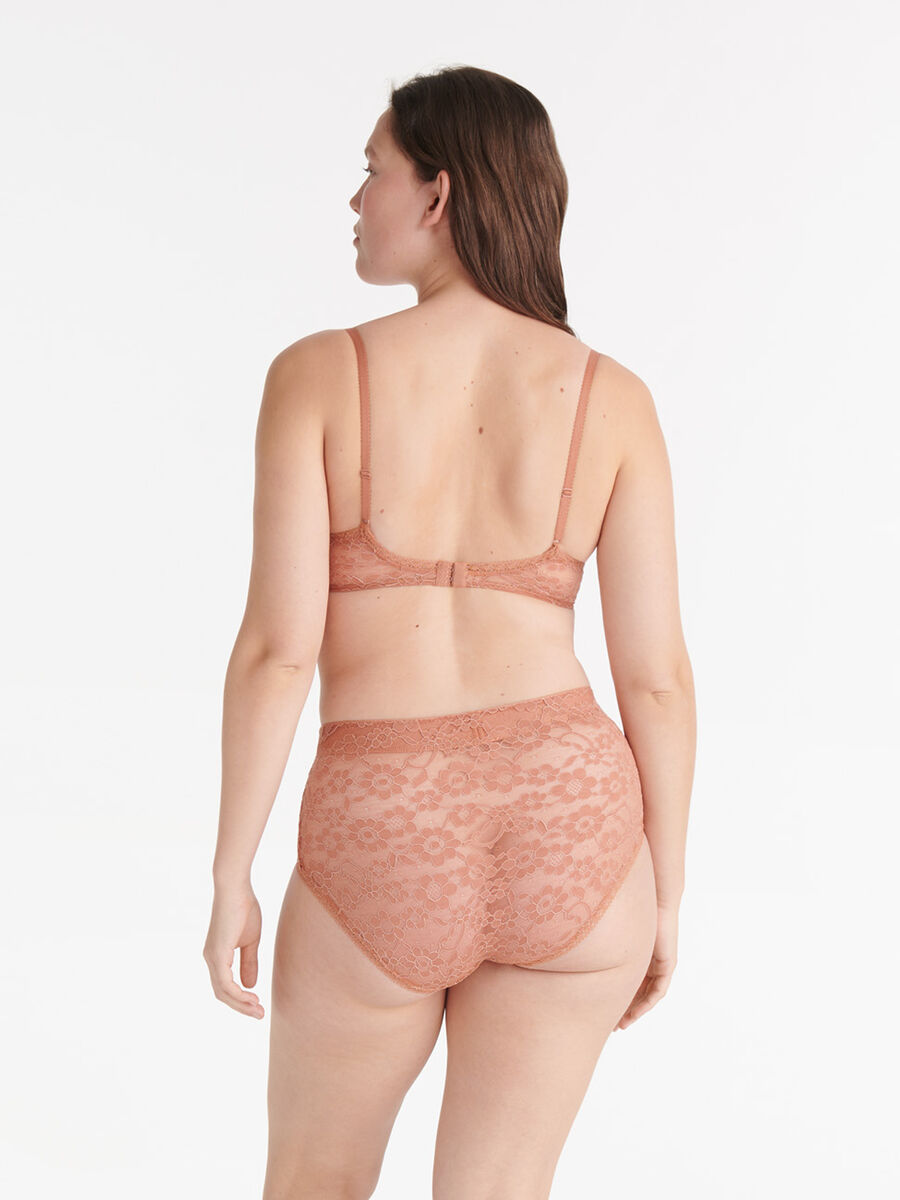 Farouche Embo&icirc;tant vue standard NaN