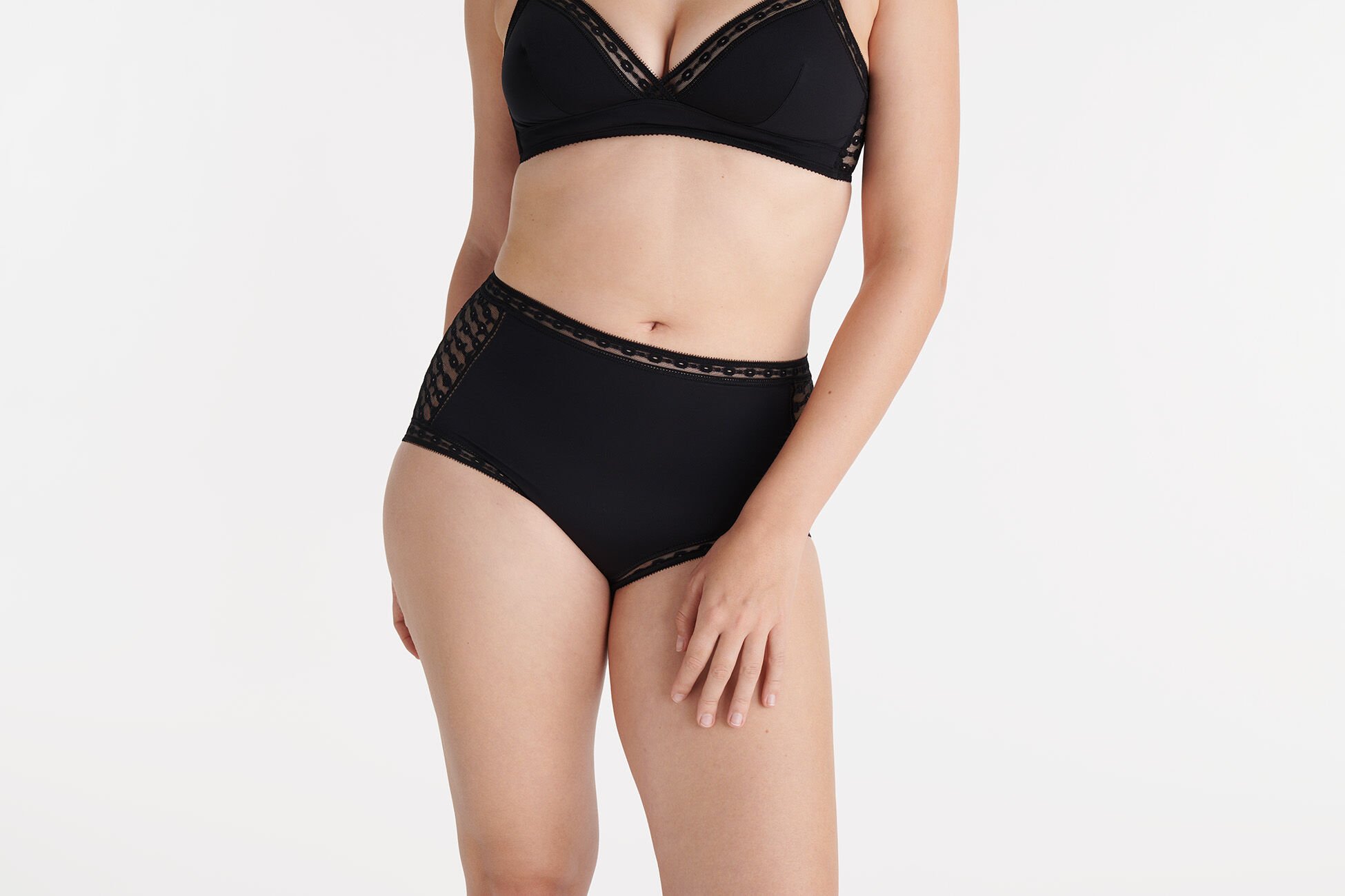 Nuee High-waisted briefs standard view �