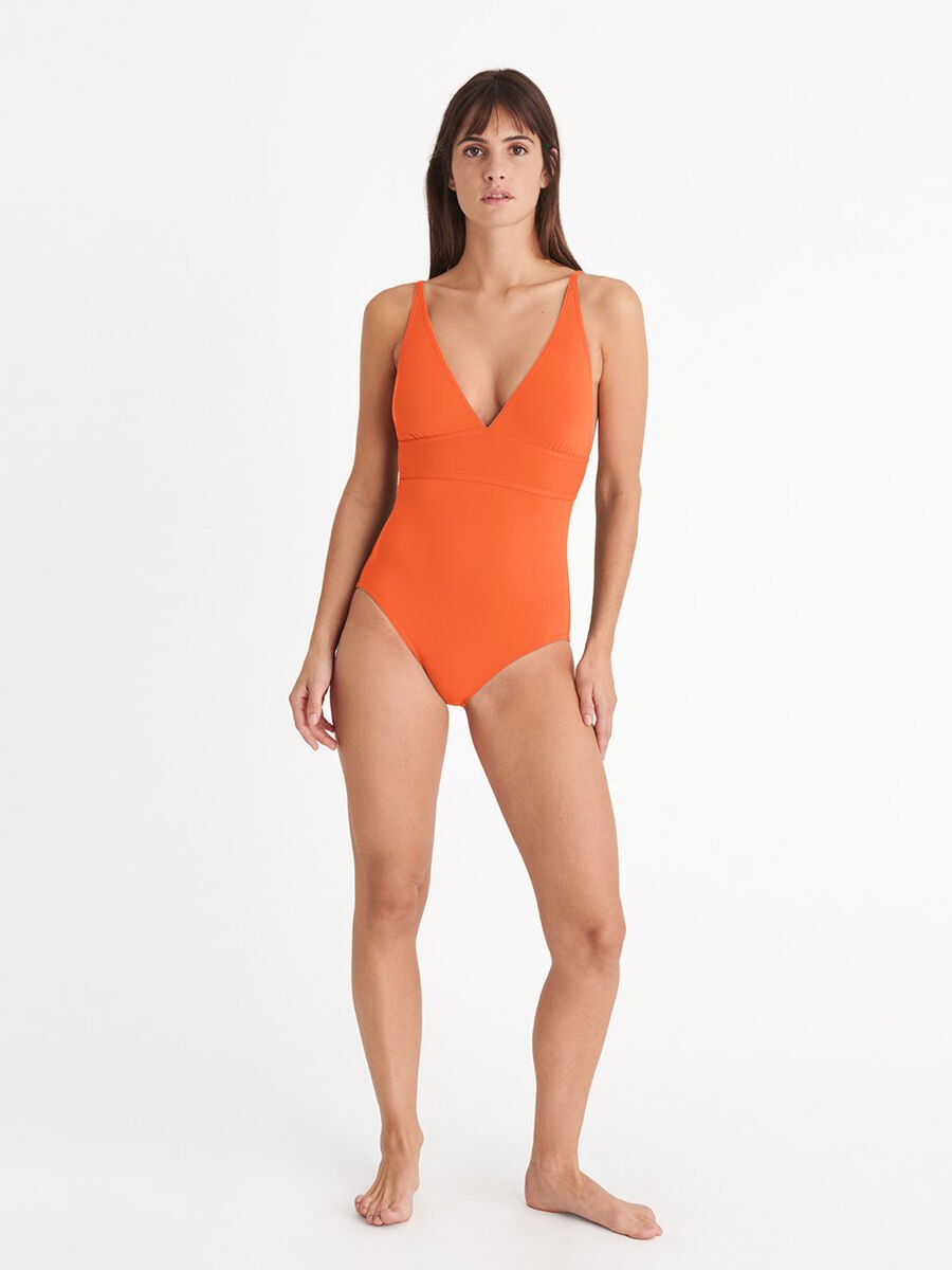 Larcin Triangle one-piece standard view NaN