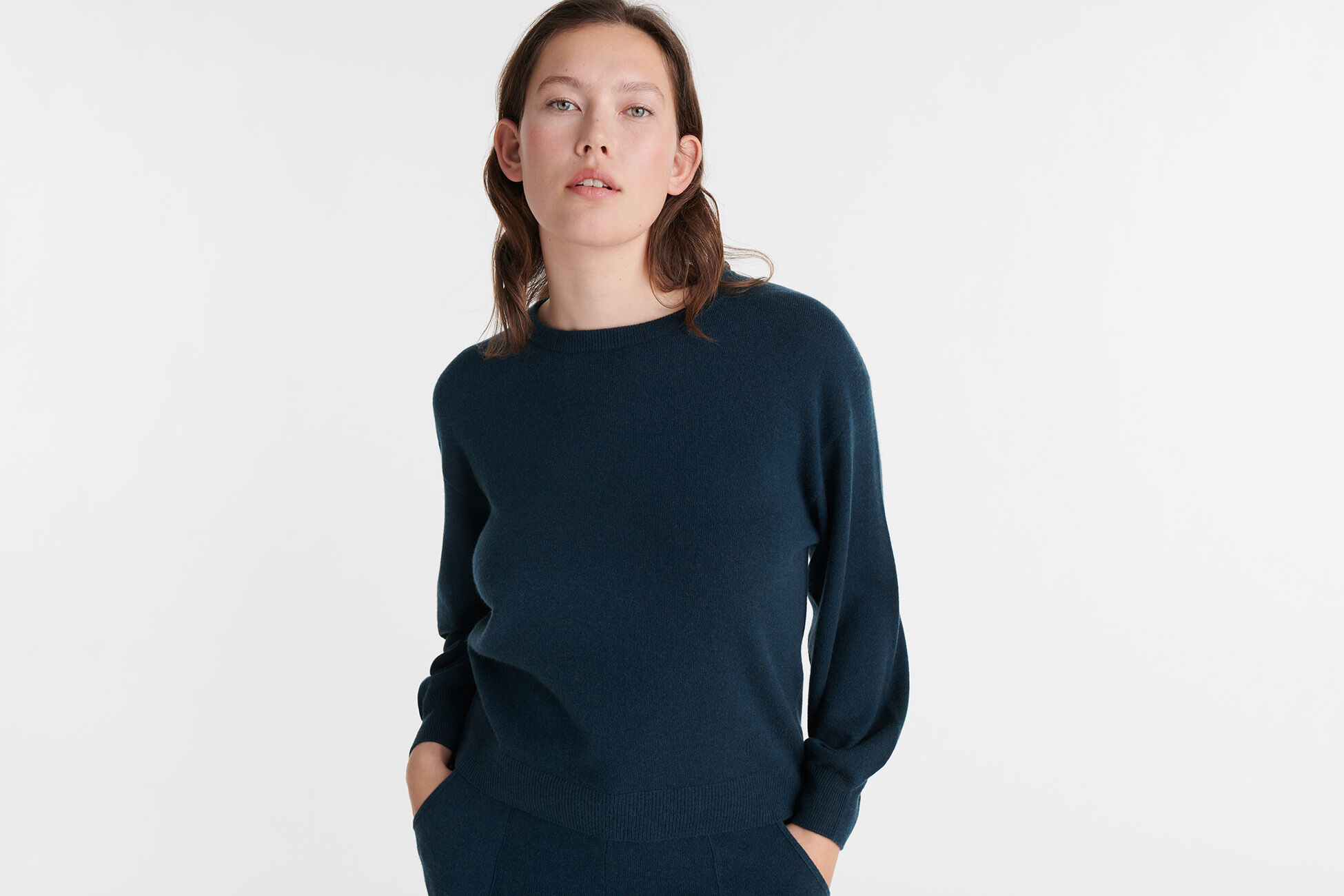 Famous Sweater standard view �