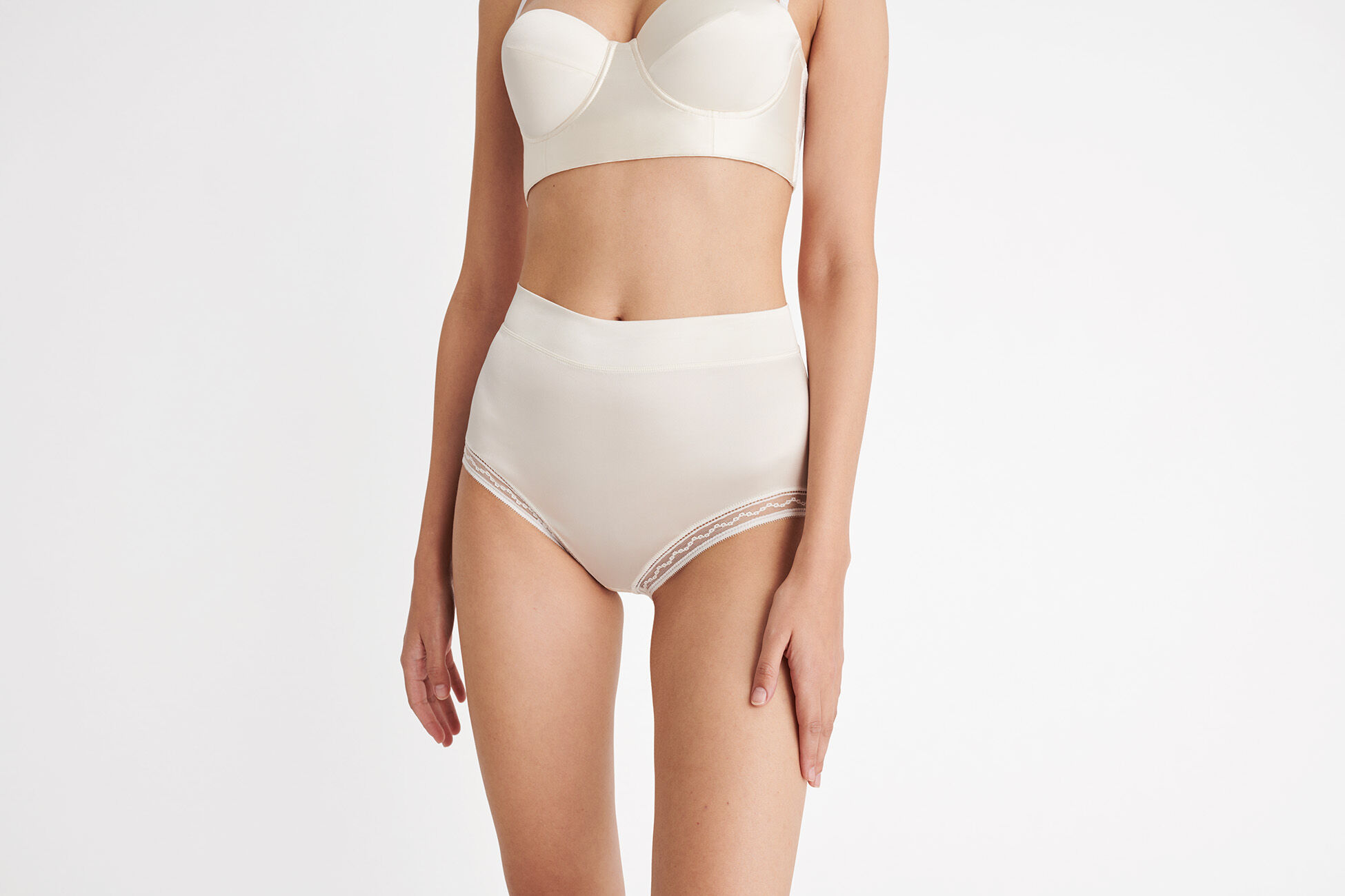 Romantique High-waisted briefs standard view �