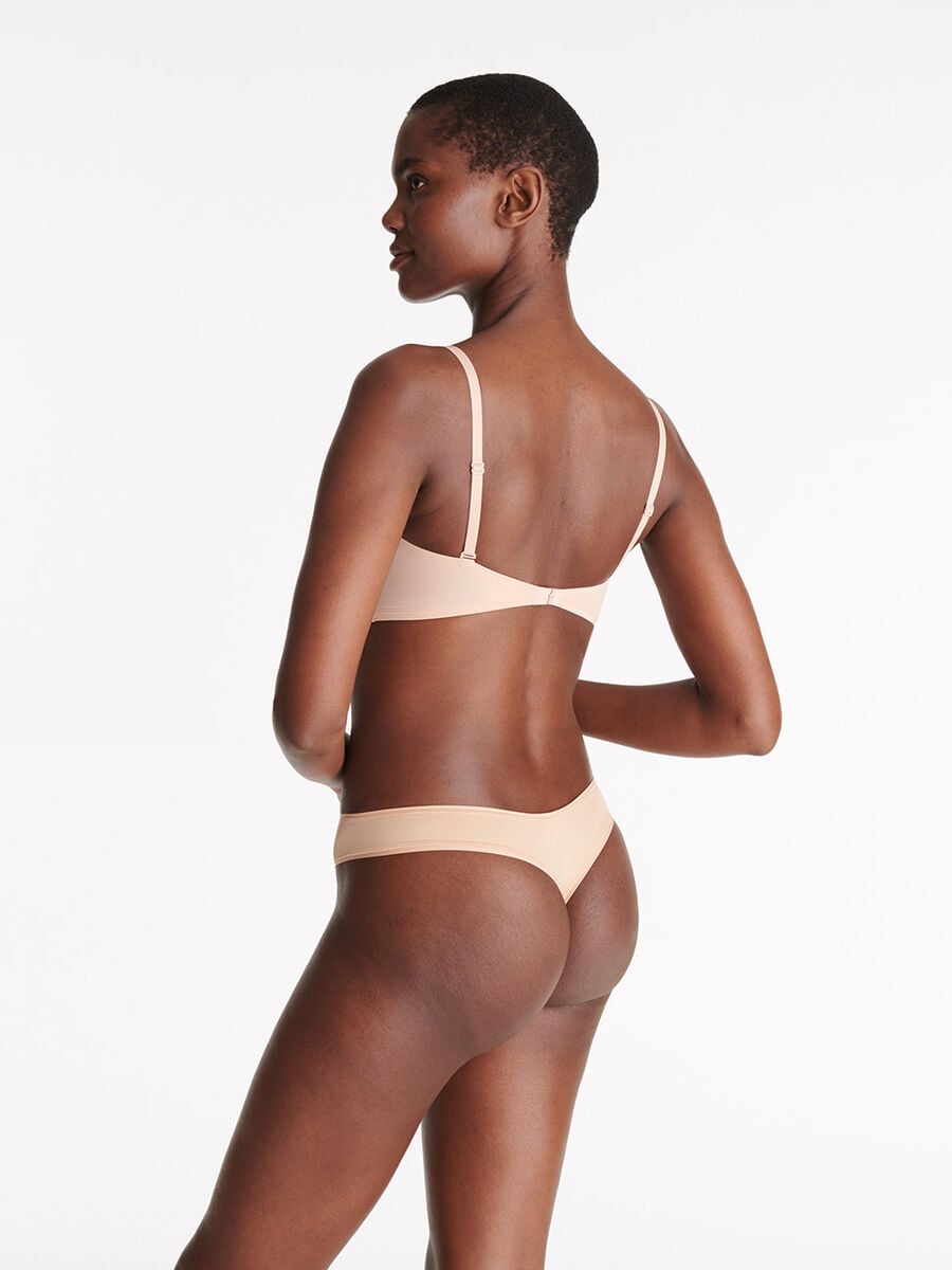 Mika soyeuse Tanga standard vista 5 su 6