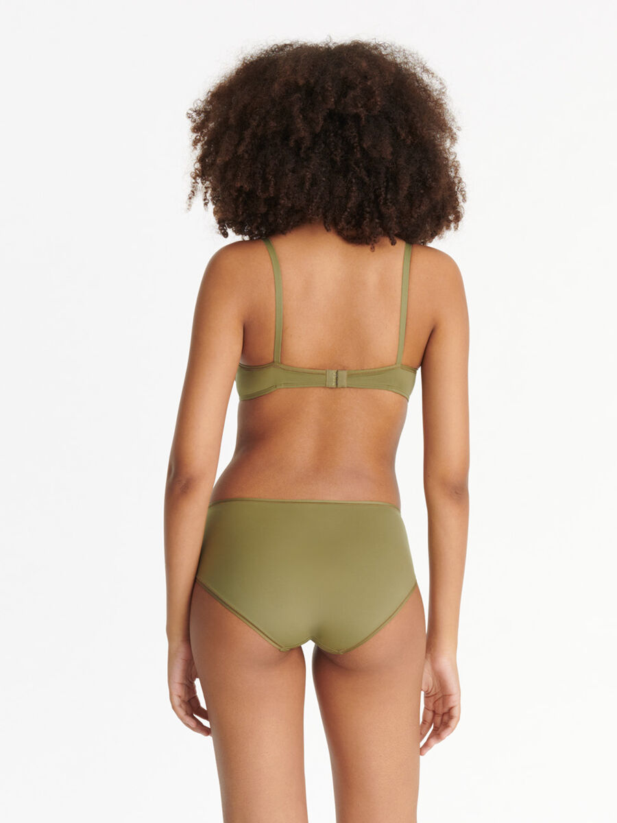 Monica soyeuse Shorty vue standard NaN