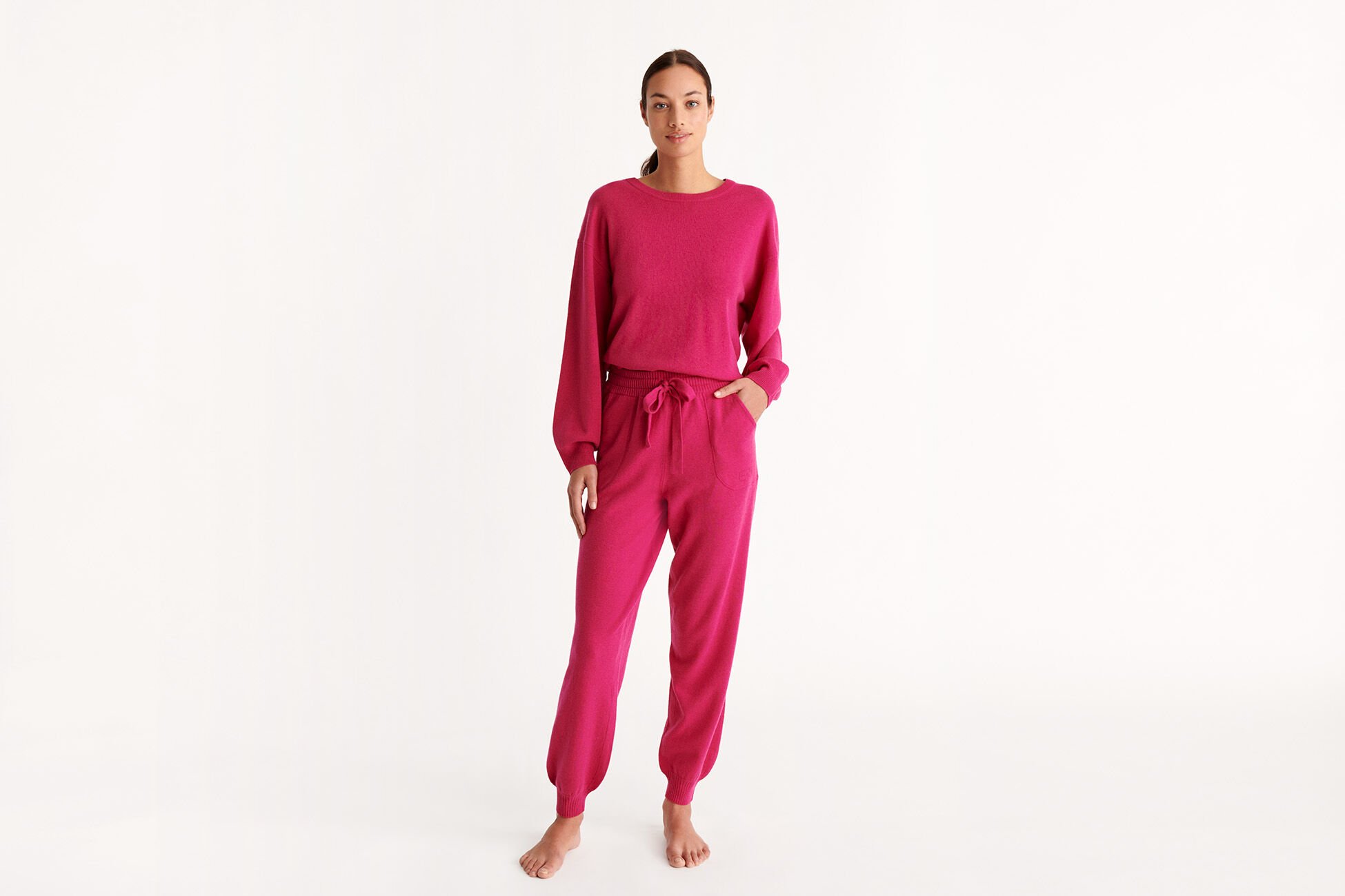 Famous Sweater standard view NaN