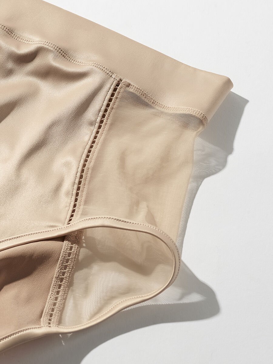 Exalte Hoch geschnittene Slip Standardansicht NaN