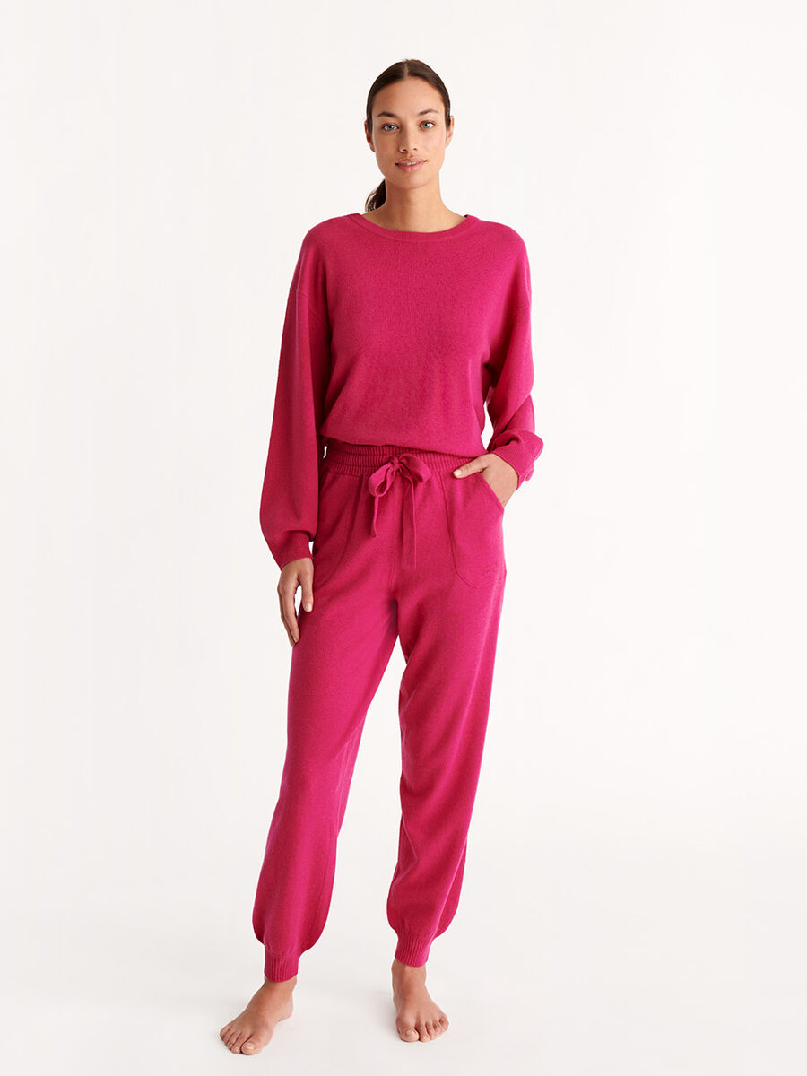 Famous Sweater standard view �