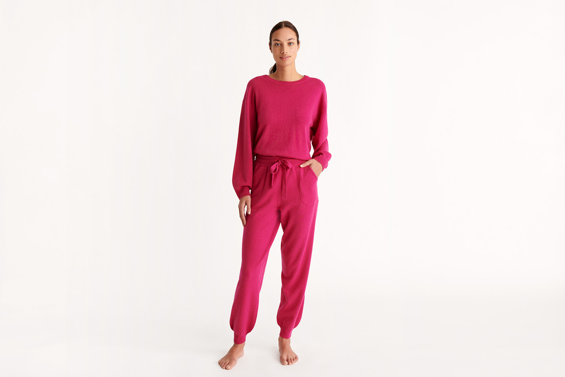 Famous Sweater standard view �