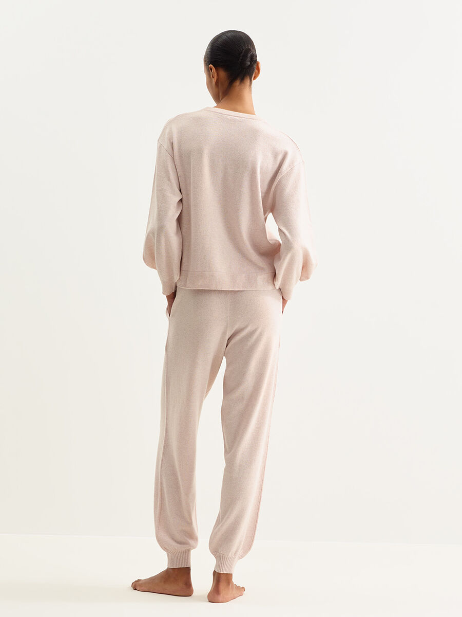 Famous Sweater standard view �