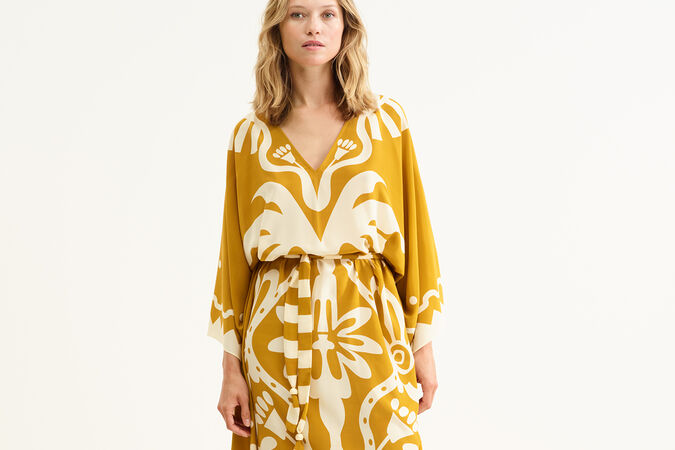 Holi Kaftan standard view 3