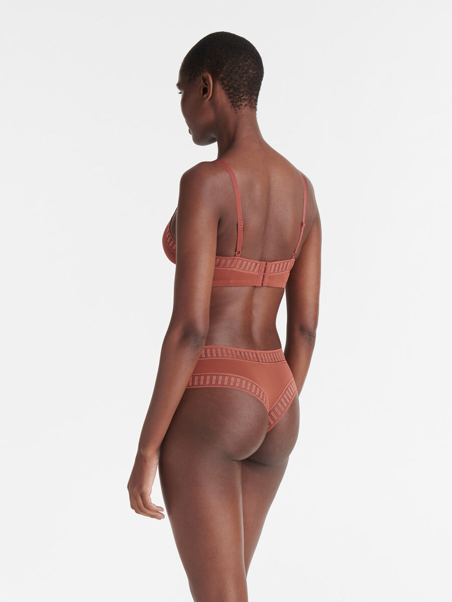 Madeleine graphique Triangle bra standard view NaN