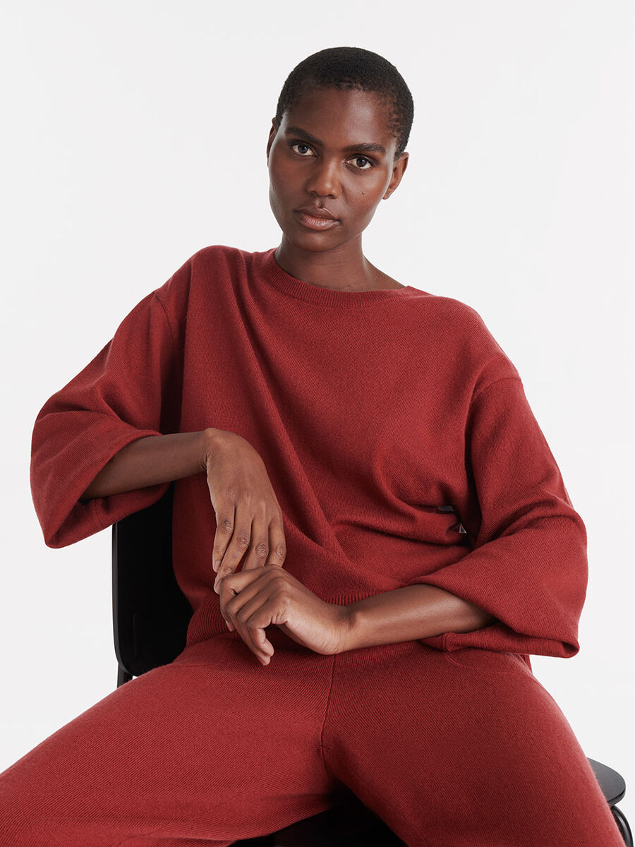 Famous Sweater standard view �