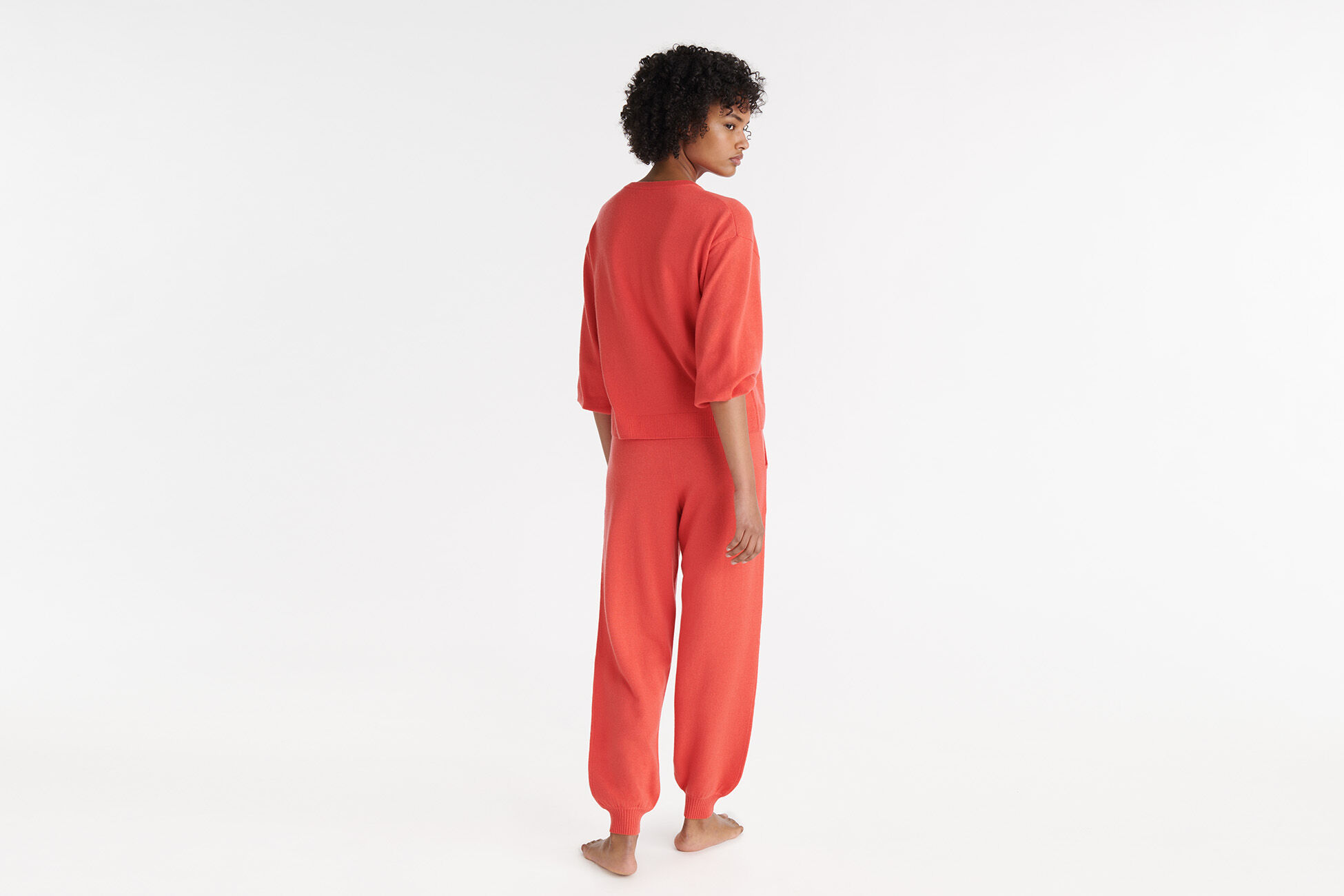 Famous Sweater standard view �