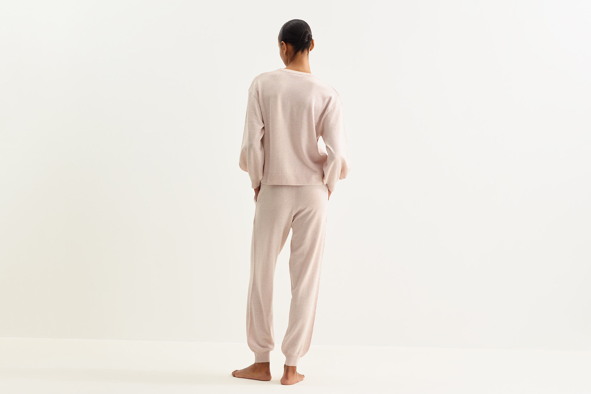 Famous Sweater standard view �