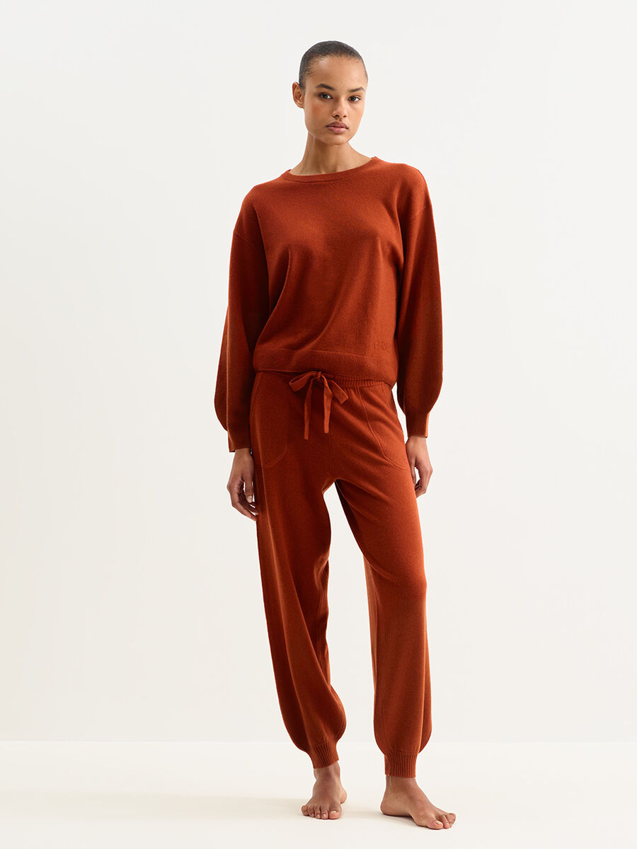 Famous Sweater standard view NaN