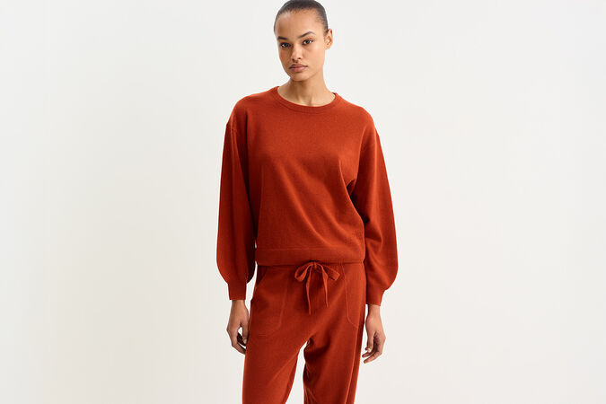 Famous Sweater standard view 1