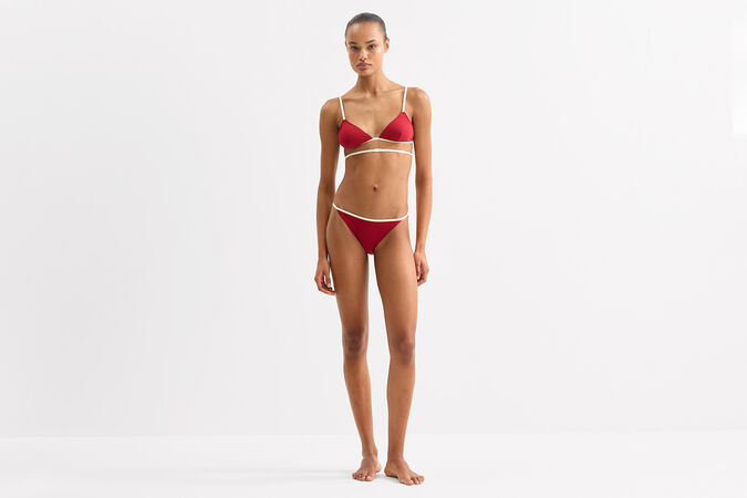 Pat Low-cut bikini standard view 1