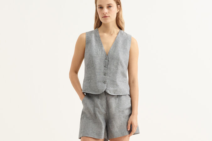 Cr&eacute;atif Sleeveless vest standard view 1 out of 4