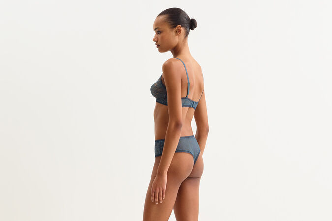 Intrigu&eacute;e Triangle bra standard view 2