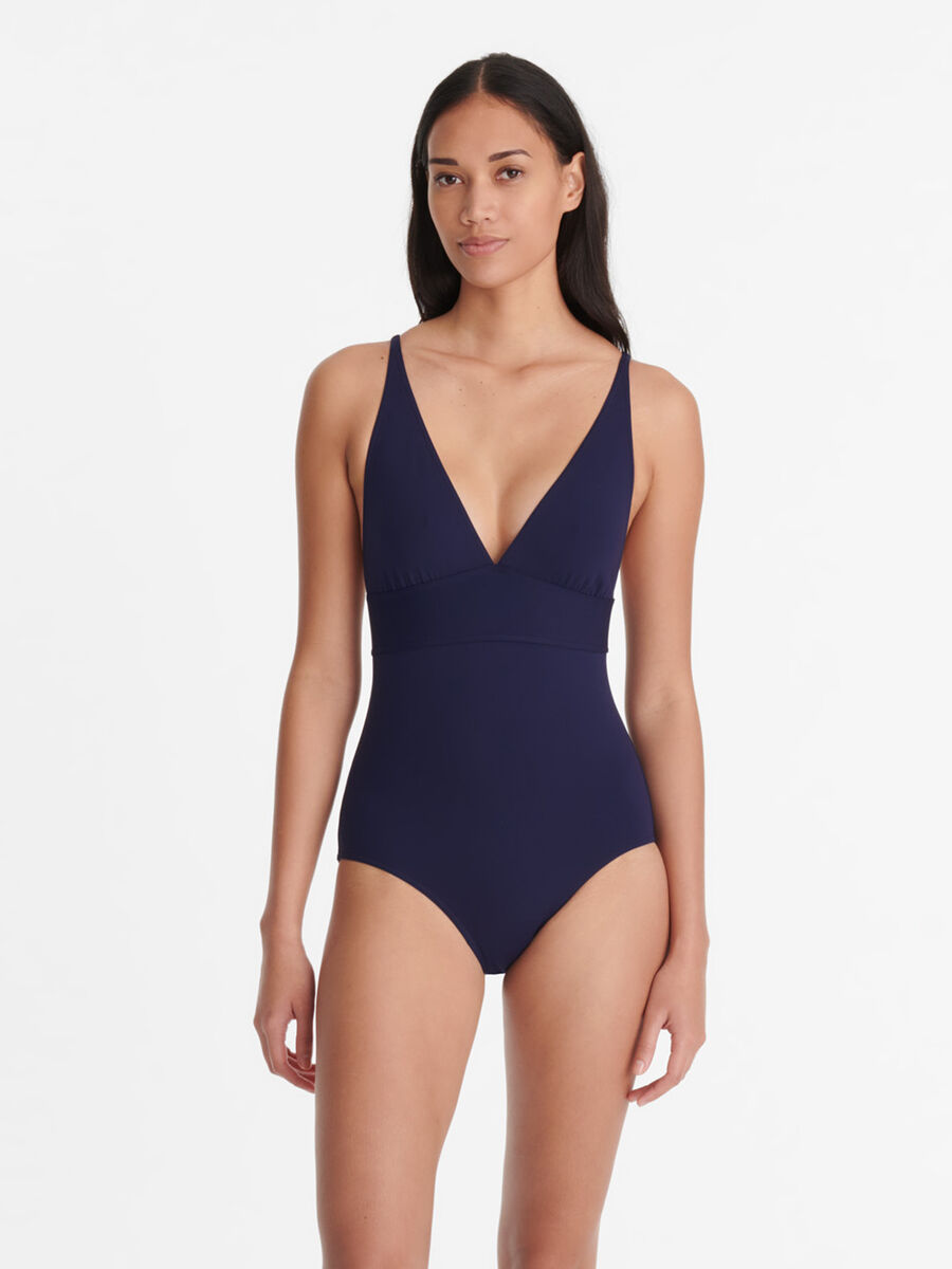 Larcin Triangle one-piece standard view NaN