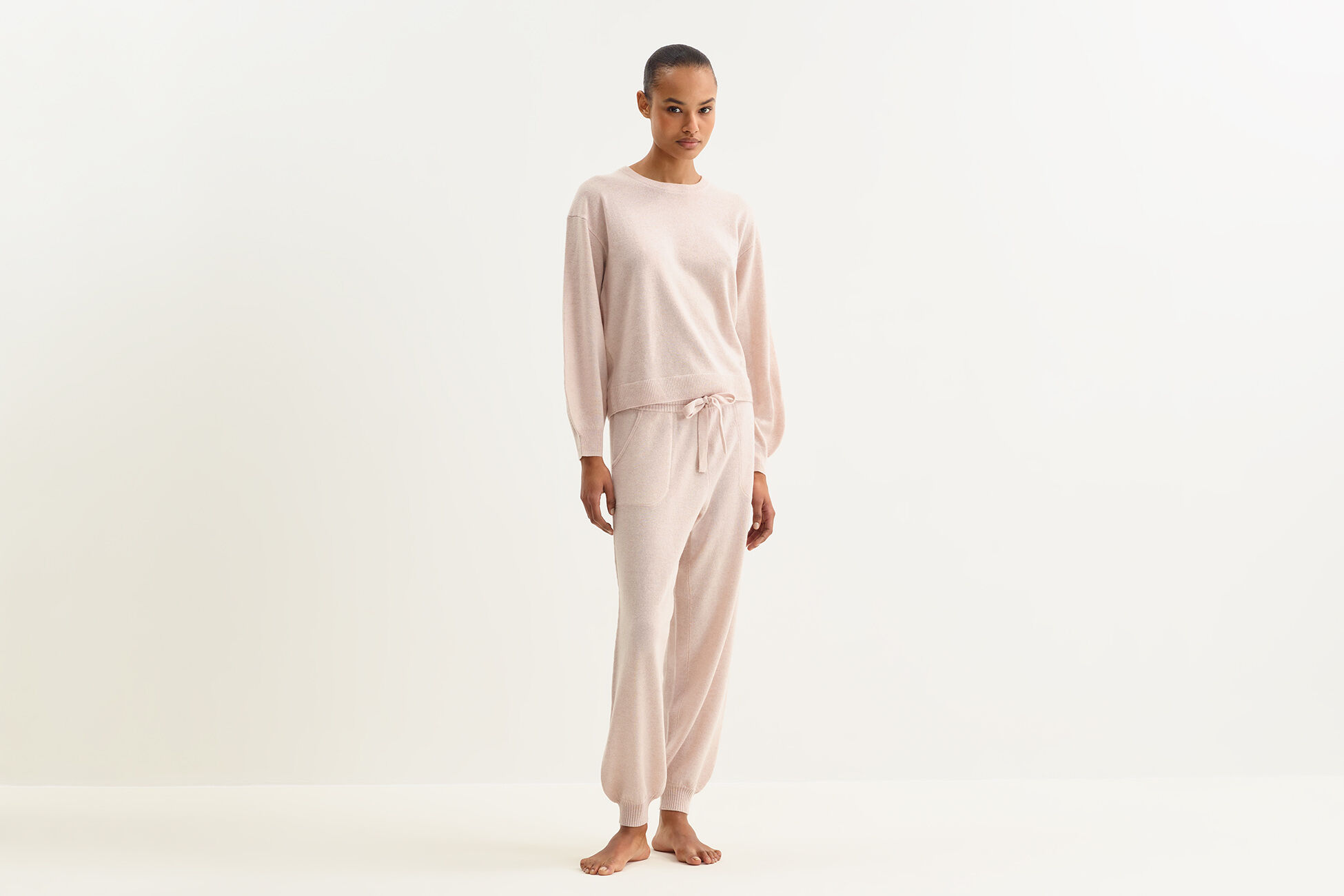 Famous Sweater standard view �