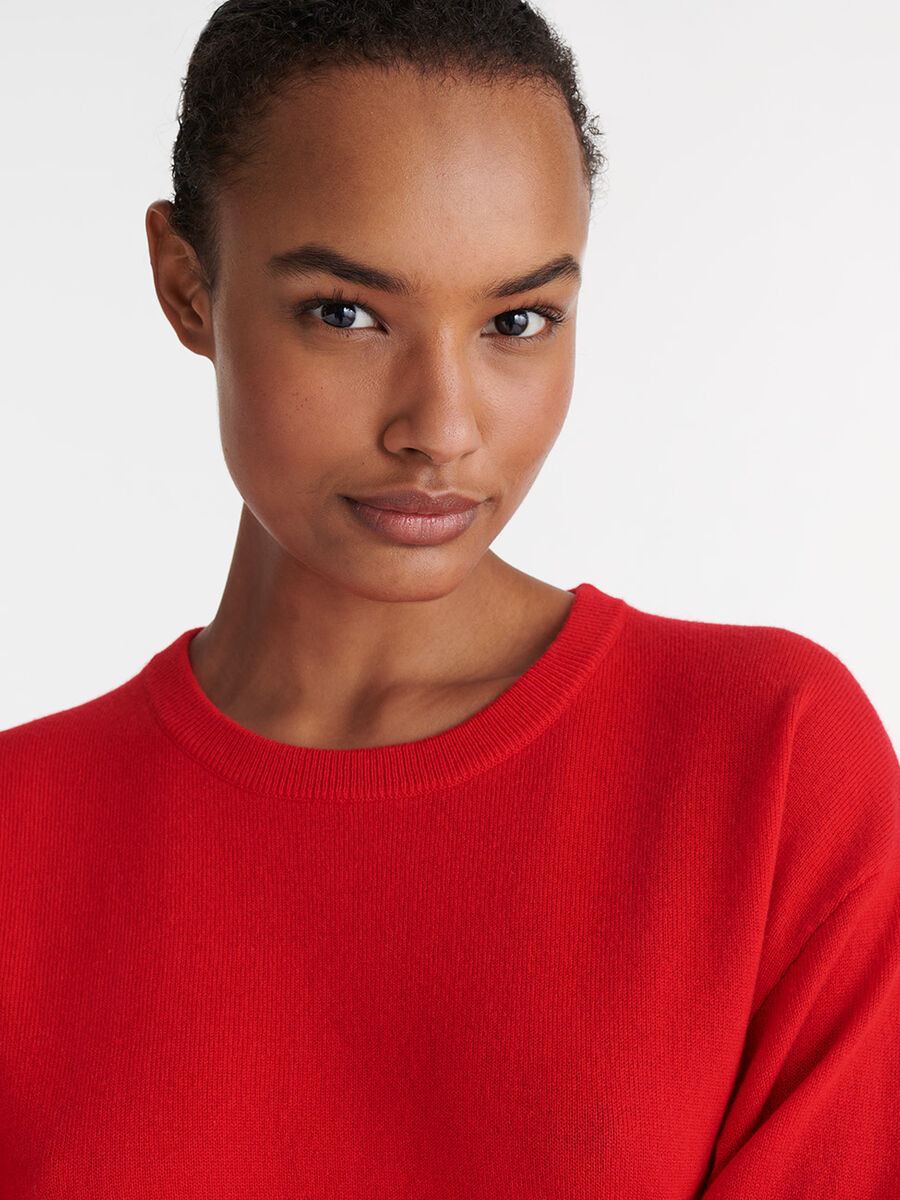 Famous Sweater standard view NaN