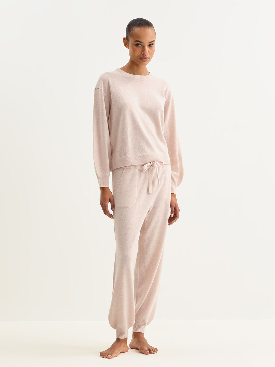 Famous Sweater standard view NaN