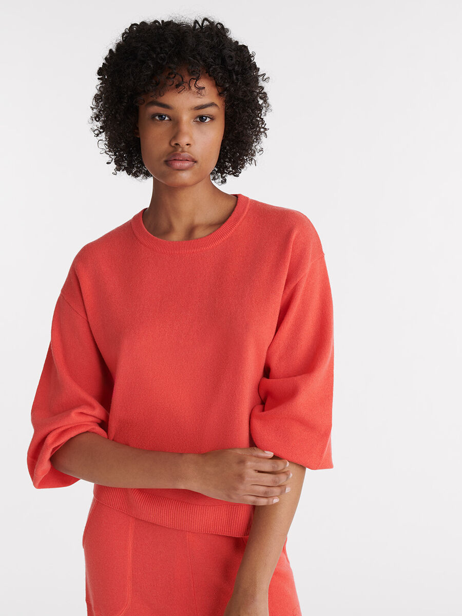 Famous Sweater standard view NaN