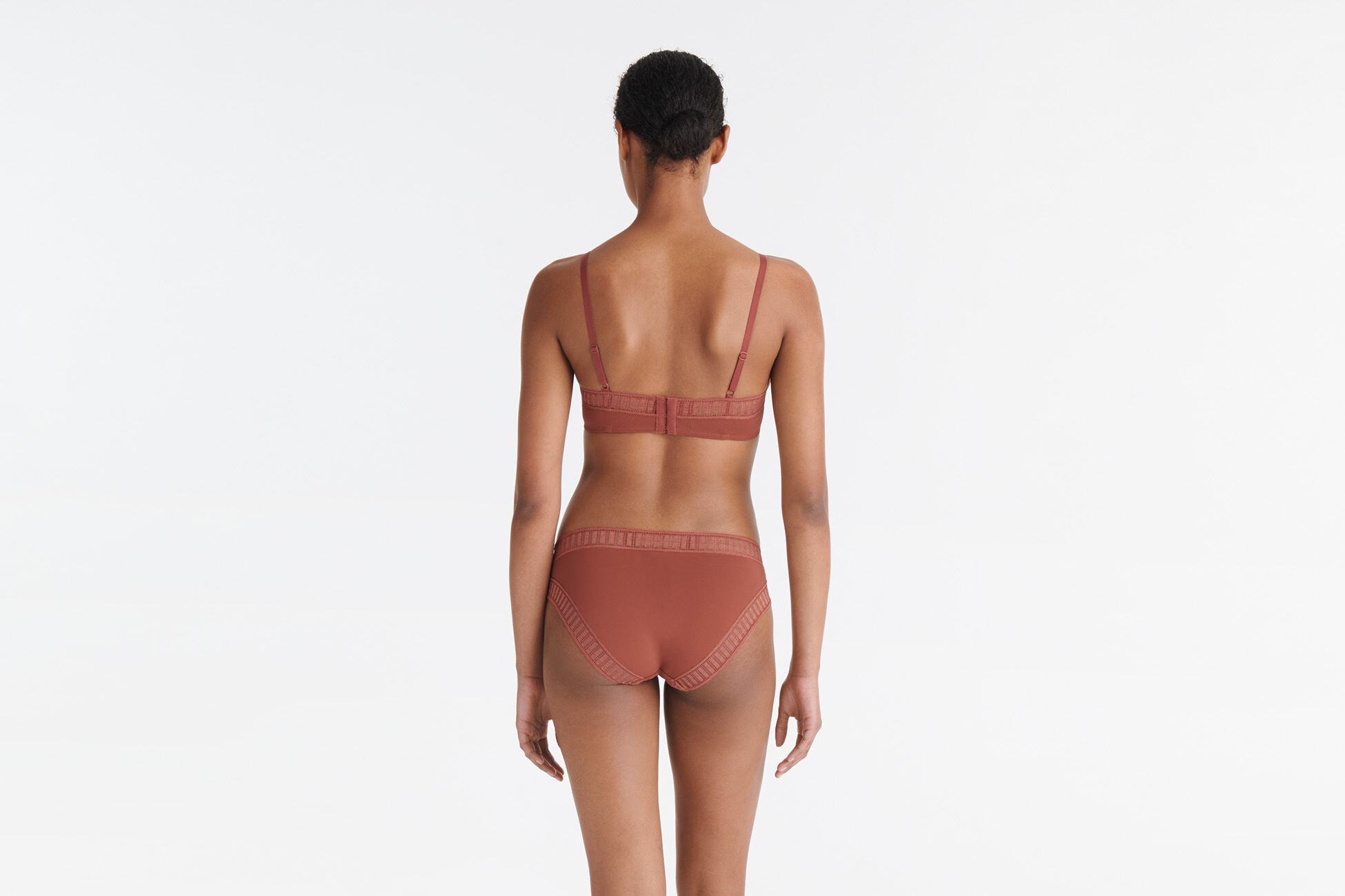 Paulette graph Full-cup bra standard view �