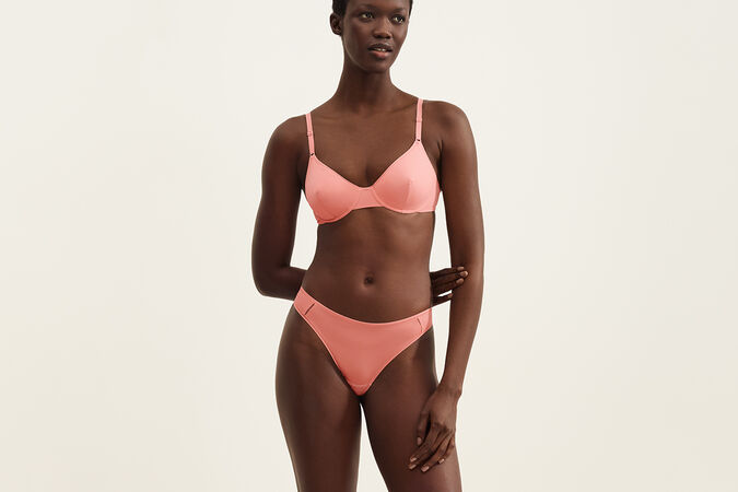 Ilona soyeuse Embo&icirc;tant vue standard 3