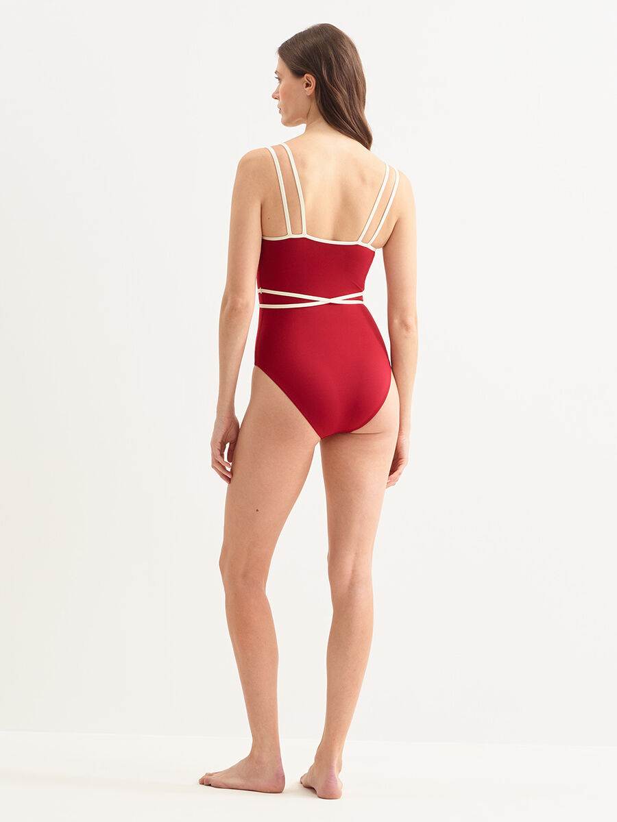 Gia Sophisticated one-piece standard view �